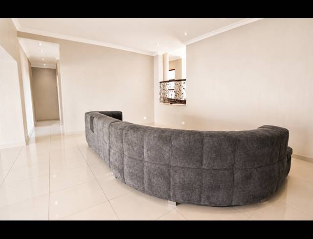 5 BEDROOM HOUSE FOR SALE IN THREE RIVERS EAST